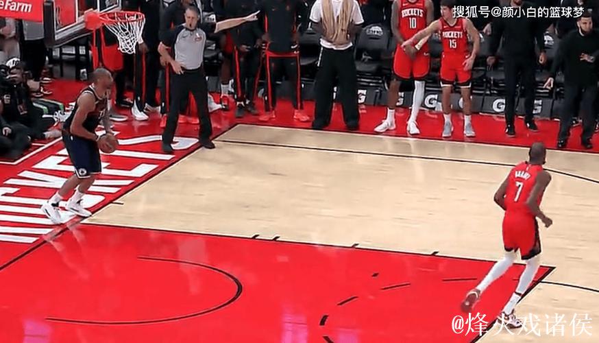 哈登盛赞火箭略显心酸！示意队友接球无1人回应 快船暴雷解体渐近？