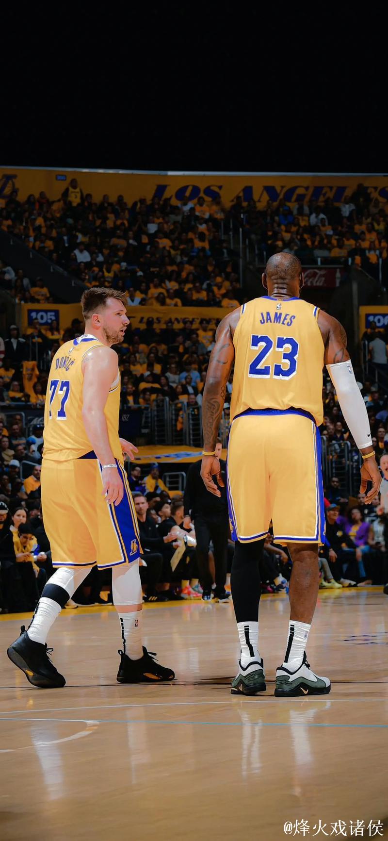 詹姆斯19+15东契奇35分 湖人负马刺无缘NBA杯四强